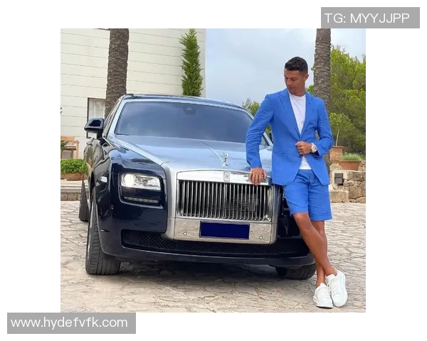 C罗与足球明星们的豪车之选：从跑车到豪华SUV展现非凡品味